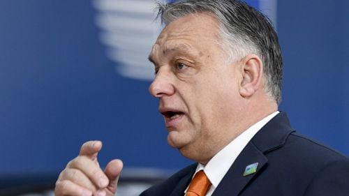 Premierul ungar Viktor Orbán a anunțat la Viena că țara sa nu va pune în aplicare deciziile UE în materie de migrație, nu va accepta cotele obligatorii de migranți și nici va construi „ghetouri” pentru migranți