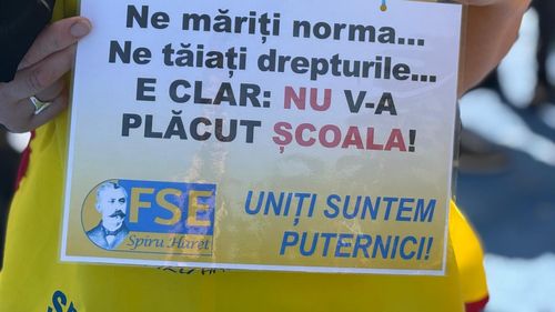 Sindicaliştii din educaţie protestează la Palatul Parlamentului față de salarizarea din sistem