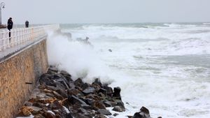 Toate porturile de la malul Mării Negre au fost închise, din cauza vântului puternic