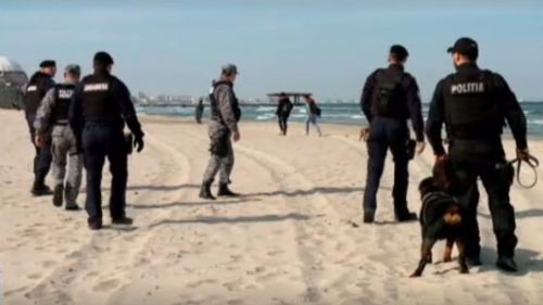 Pachet ce ar putea conține droguri, găsit pe o plajă din Constanța