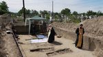 FOTO: Osemintele a 23 de deţinuţi politici şi martiri ai regimului comunist, descoperite recent în localitatea Agaua, din Insula Mare a Brăilei