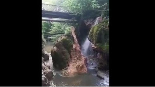 Numărul turiștilor interesați de Cascada Bigăr, în scădere / 1.700 de persoane au fost interesate de cascadă în acest an, față de 3.700, anul trecut
