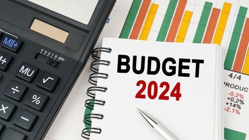 Consiliul Fiscal: Guvernul așteaptă în 2024 venituri ipotetice de 19 miliarde lei din colectare și digitalizarea ANAF / Cheltuielile vor fi cu 4,5 miliarde lei mai mari / Noua lege a pensiilor mărește deficitul mult