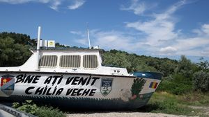 Delta Dunării, între relaxare și geopolitică / Sezon promițător cu pensiuni pline, festivaluri și dezbateri despre Putin, sub alerte de drone la granița cu Ucraina