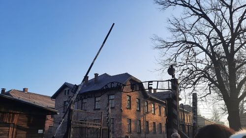 Netanyahu poate participa la comemorarea de la Auschwitz fără a fi reținut, afirmă premierul Poloniei