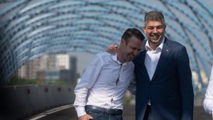 EXCLUSIV Triunghiul periculos Docuz-Negoiță-Ciolacu. Oficial: Gab Pavolux s-a retras din cursa pentru cele 27 de milioane de euro de la Primăria Sectorului 3. Firma a reușit, însă, să încaseze 250.000 de euro din contract și țintea o altă licitație, la Clinceni