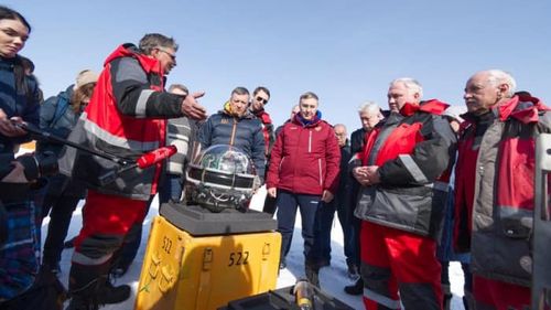 VIDEO Rusia a lansat un telescop pe fundul Lacului Baikal pentru a observa neutrinii, cele mai mici particule cunoscute de cercetători