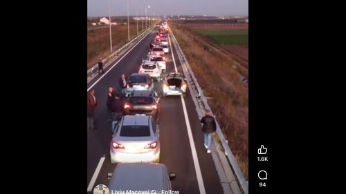 VIDEO Protest al șoferilor pentru că Centura Focşani Nord rămâne închisă / Subprefectul Liviu Macovei reclamă că cineva refuză să emită un aviz pentru deschiderea drumului din motive de „siguranţa circulaţiei” / Reacția Prefecturii