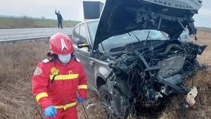 Un accident pe DN6 din Giurgiu a dus la rănirea gravă a unei mame și a fetiței acesteia de un an/ Victimele au fost descarcerate și transportate la spital