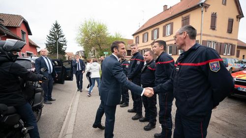 Le Monde: La un an după realegere, Emmanuel Macron este tot mai izolat din cauza crizei provocate de reforma pensiilor / S-a instalat distanța și față de Palatul Matignon, și față de propria majoritate