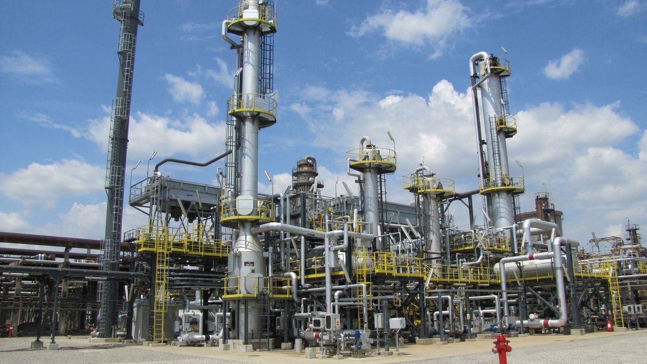 SURSE Rusia, suspectată că a contaminat intenționat o cantitate mare de petrol azer destinată României și altor țări europene. Țițeiul amestecat cu clorină putea să avarieze grav rafinăria Petrobrazi și să provoace o criză de combustibil în România