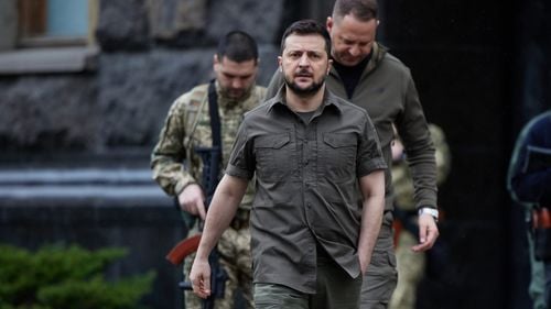 Zelenski îi va oferi cadou lui Biden un steag ucrainean semnat de soldații de pe prima linie a frontului / De ce este atât de importantă vizita-surpriză a lui Zelenski în SUA