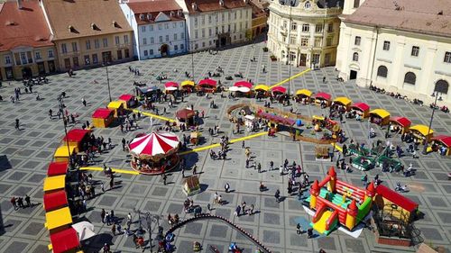 O nouă ediţie a Târgului de Paşti în Piaţa Mare din Sibiu, după trei ani de pauză / Participă 50 de expozanți