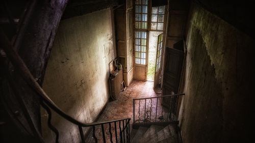 Un instalator descoperă 30 de kilograme de monede de aur în timpul unor reparaţii la o vilă veche, la Viena / Casa a fost abandonată de către foştii proprietari / Aurul e evaluat la 2,3 milioane de euro