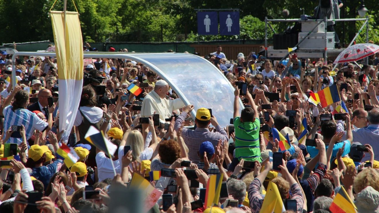 Papa Francisc către romii din Blaj: Cer iertare, în numele Bisericii, pentru momentele când v-am discriminat
