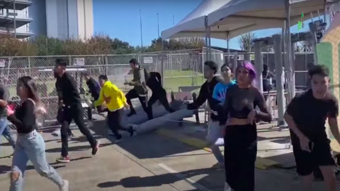 VIDEO Anchetă extinsă în urma busculadei mortale care s-a produs la un concert de muzică rap, în Houston, SUA