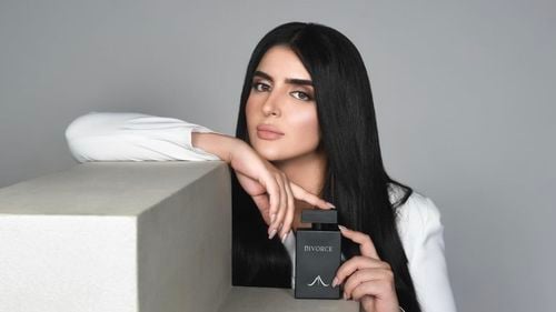 ”Divorțez de tine, divorțez de tine, divorțez de tine” / După ce și-a repudiat public soțul, o prințesă din Dubai sfidează din nou lumea arabă și lansează un parfum: ”Divorce”
