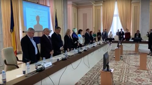 VIDEO Moment de reculegere în Comisiile de învățământ ale Parlamentului în memoria victimelor incendiului din Clubul Colectiv