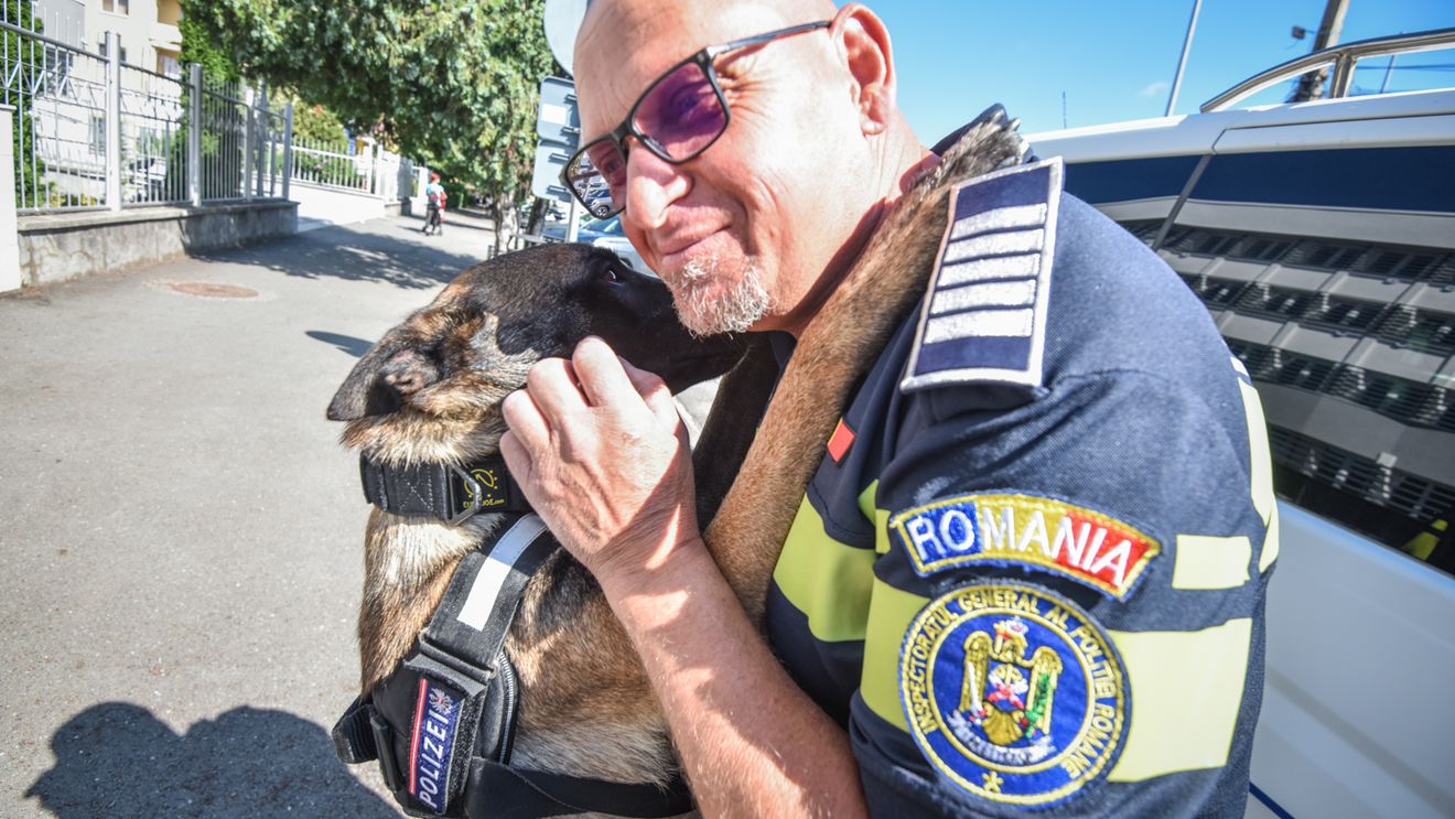 Un polițist din Sibiu a refuzat ieșirea la pensie, la 54 de ani /  A vrut să fie alături de partenerul lui, câinele Hod / Patrupedul are o specializare în premieră în România, biodetecția