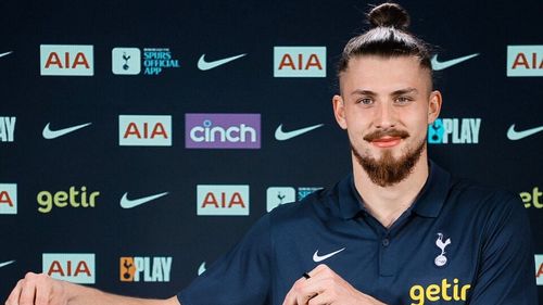 Radu Drăgușin, prezentat cu numărul 3 la Tottenham, același cu cel de la naționala României