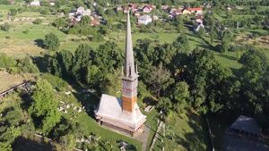 Bisericile de lemn din Maramureș, cele mai vizitate obiective turistice din zonă, vor fi conservate cu bani de la Consiliul Județean