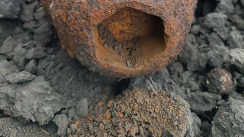 Bombă găsită în sfecla de zahăr adusă pentru procesare la o societate comercială din Roman