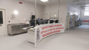 Noua unitate de primiri urgențe de la spitalul „Bagdasar Arseni”, inaugurată în urmă cu trei luni de primarul Băluță în prezența președintelui Iohannis, este închisă și acum. Clădirea încă nu este autorizată de ISU / Explicațiile managerului