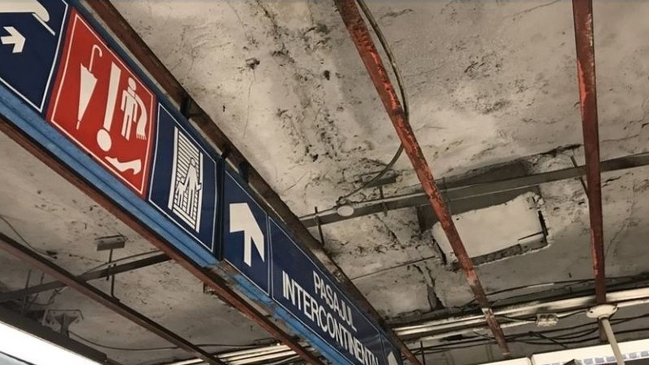 Bărbat accidentat la stația de metrou Universității de o bucată de geam căzută din tavan