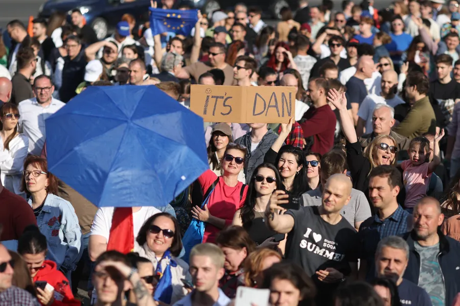 miting electoral nicusor dan piata victoriei bucuresti