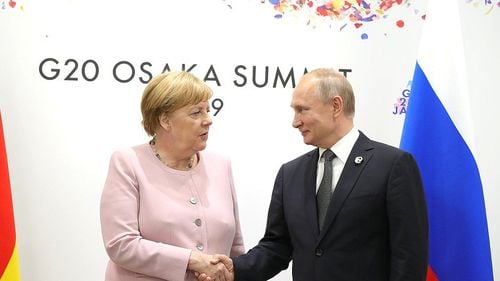Angela Merkel declară că minciunile lui Putin ce privesc Crimeea au reprezentat un punct de cotitură în relaţia cu el