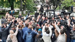 Ce am văzut la secțiile de votare din Chișinău / Cum se desfășoară alegerile prezidențiale și referendumul privind integrarea Republicii Moldova în UE