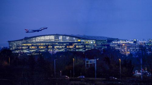 Unul dintre cele mai aglomerate aeroporturi din lume folosește inteligența artificială pentru a asista controlorii de trafic aerian