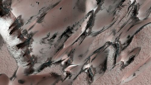 Fragmente rezultate din impacturi străvechi, de acum 4,5 miliarde de ani, descoperite în mantaua planetei Marte