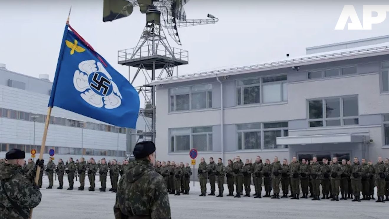 Finlanda urmează să retragă svastica folosită în continuare de Forţele Aeriene finlandeze