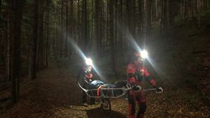 Acţiune a salvamontiştilor din Neamţ pentru recuperarea unei femei care şi-a pierdut cunoştinţa