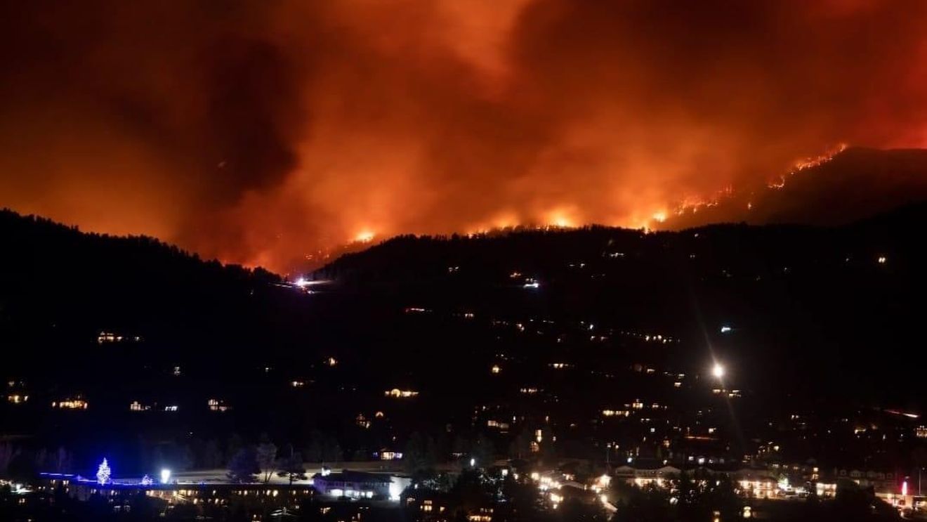 SUA: Evacuări şi sute de case distruse de incendii în statul american Colorado, afectat de rafale de vânt violente și o secetă istorică