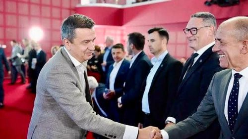 Secretarul de stat din Ministerul Agriculturii, Florian-Emil Dumitru (PNL), îi cere demisia din funcție șefului APIA, Adrian Pintea (PSD), inculpat de DNA pentru instigare la abuz în serviciu / APIA este instituția care gestionează miliarde de euro din fonduri europene / UPDATE Ce spune Pintea