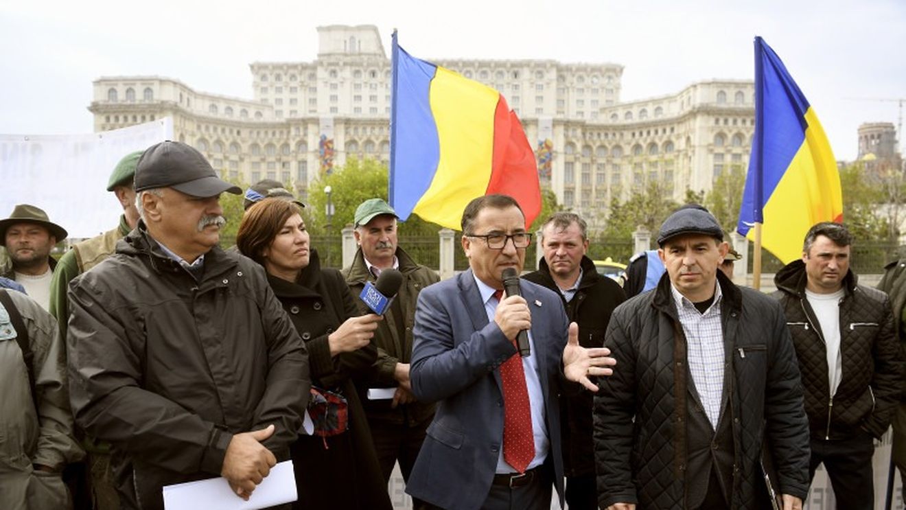 EXCLUSIV Lege fără precedent inițiată de un mare latifundiar PSD: fermierii actuali vor avea monopol pe terenurile agricole din România. Interdicții și impozite uriașe pentru tranzacțiile cu terenuri impuse de fratele baronului Paul Stănescu