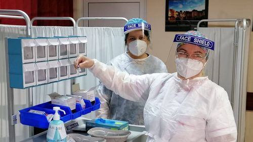 Locuitorii din Alba vor fi vaccinați în 14 centre organizate în afara spitalelor. Majoritatea primarilor au pus la dispoziție săli de sport. Caravană mobilă pentru Munții Apuseni