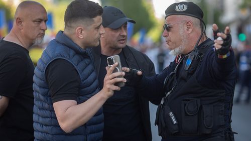 Nicuşor Dan, despre Simion: Ne ştim de 20 de ani, de când protestam pentru lucruri de urbanism din Bucureşti/ Făceam niște meshuri cu spray pe pânză, eram într-un cerc de amici / Mi se pare că de câţiva ani domnul Simion joacă într-un rol