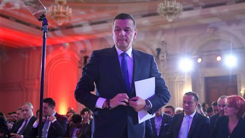 SURSE: Moțiunea de cenzură PSD-AUR, un atac virulent la adresa lui Ilie Bolojan, pe care îl acuză că „a promovat ideologia unui progresism exacerbat” / Propunerea de listare a unor pachete minoritare de acțiuni ale companiilor de stat la bursă, principala temă de atac