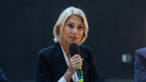 Raluca Turcan: Există influenţă rusească în echipele partidelor extremiste şi acestea îl susţin acum pe George Simion / Noi suntem sub un atac, cel puţin din perspectiva informaţiilor, din partea Rusiei, care nu mai e un secret, teoretic, pentru nimeni