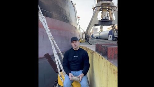 Poliția Română sugerează că președintele sindicatului Europol ar fi plimbat un pachet cu făină, nu cu cocaină prin portul Constanța / Poliția spune că nu are atribuții de pază în port / Mesaj cu ironii la adresa șefului de sindicat