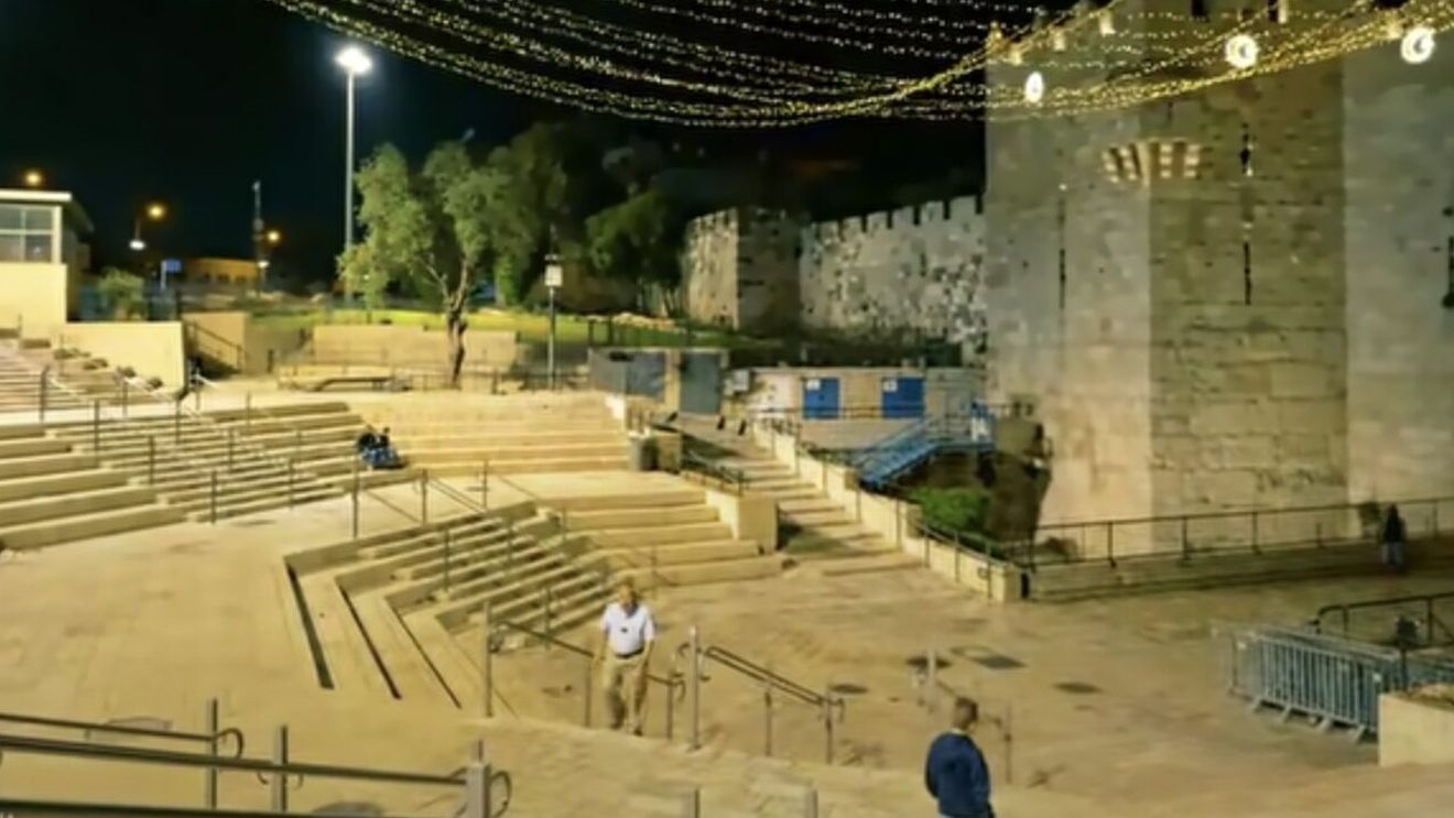 Focuri de armă raportate în Ierusalim, la Poarta Damascului / Doi ofițeri de poliție israelieni au fost răniți / Un bărbat înarmat a fost împușcat