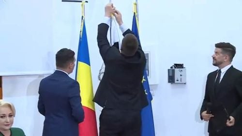 VIDEO Moment stânjenitor: drapelul Estoniei a fost arborat greșit, premierul estonian a salvat situația sub ochii Vioricăi Dăncilă