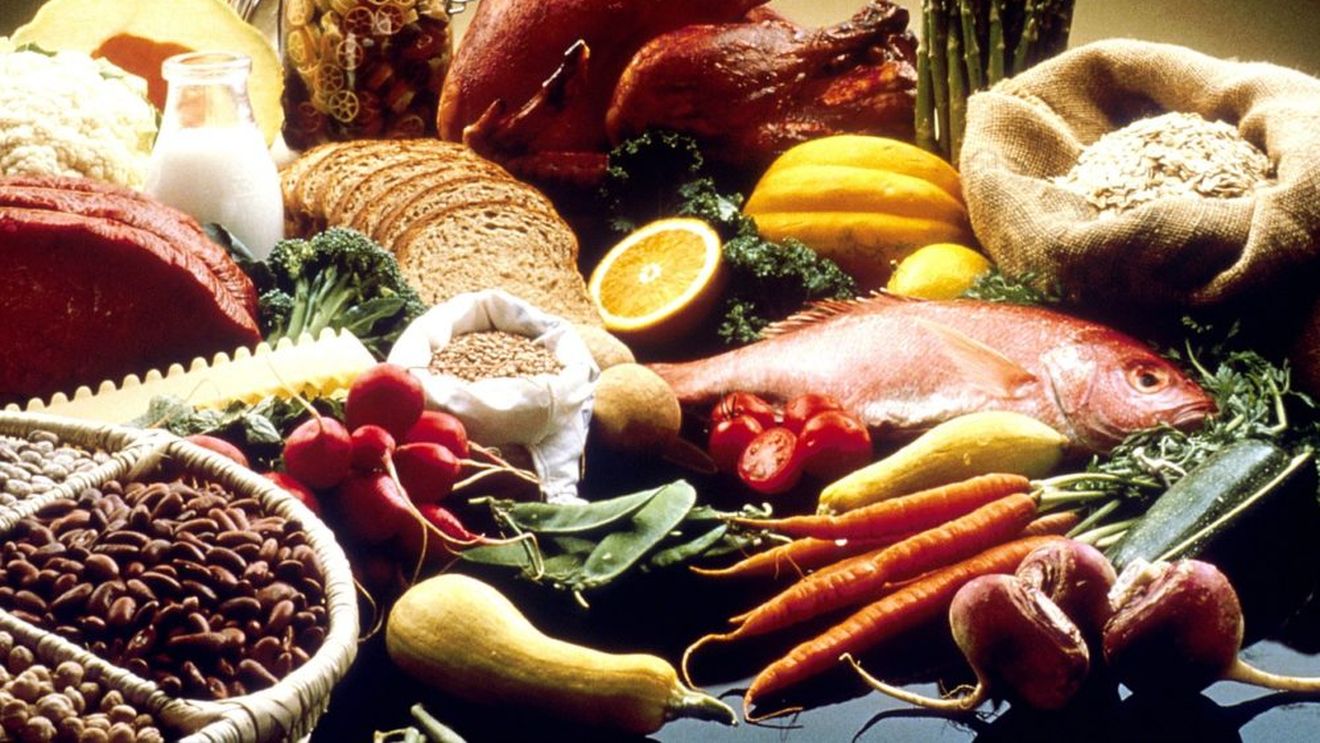 STUDIU Carnea roşie ar trebui înlocuită cu peşte, ouă şi legume pentru reducerea riscului de deces prematur