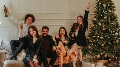 Revelion 2025: Cum să te îmbraci pentru a impresiona – Ghid pentru bărbați