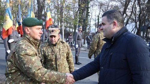 Ministrul Apărării anunță că nu a făcut armata, dar se laudă cu alte talente: ”Cât despre abilitățile de a mânui o armă, cred că rezultatele obținute la concursurile de tir pot sta mărturie”