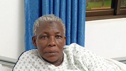 Și-a dorit să nască după ce a fost batjocorită că nu are copii/ Cum a născut o femeie de 70 de ani din Uganda gemeni prin procedură de fertilizare în vitro