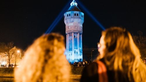 VIDEO Turnul de apă din Timișoara, construit în 1914, va deveni centru cultural cu cafenea, o sală de expoziţii și zonă de belvedere. Primul constructor a eșuat în a duce la bun sfârșit șantierul. Noul câștigător a reluat lucrările